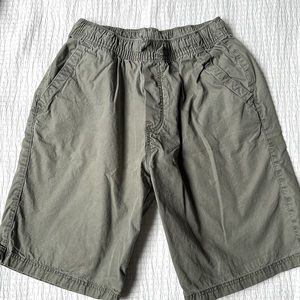 Zara lightweight cargo shorts size 11-12. Worn 3X. Like new
